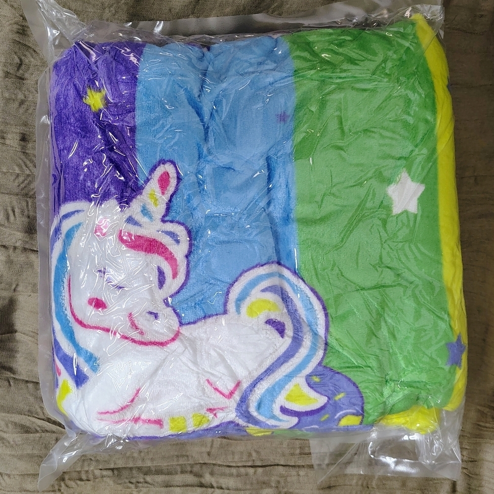 Girls Premium Flannel Throw Blanket Colorful Unicorn Glow-in-the-Dark - Picture 7 of 11
